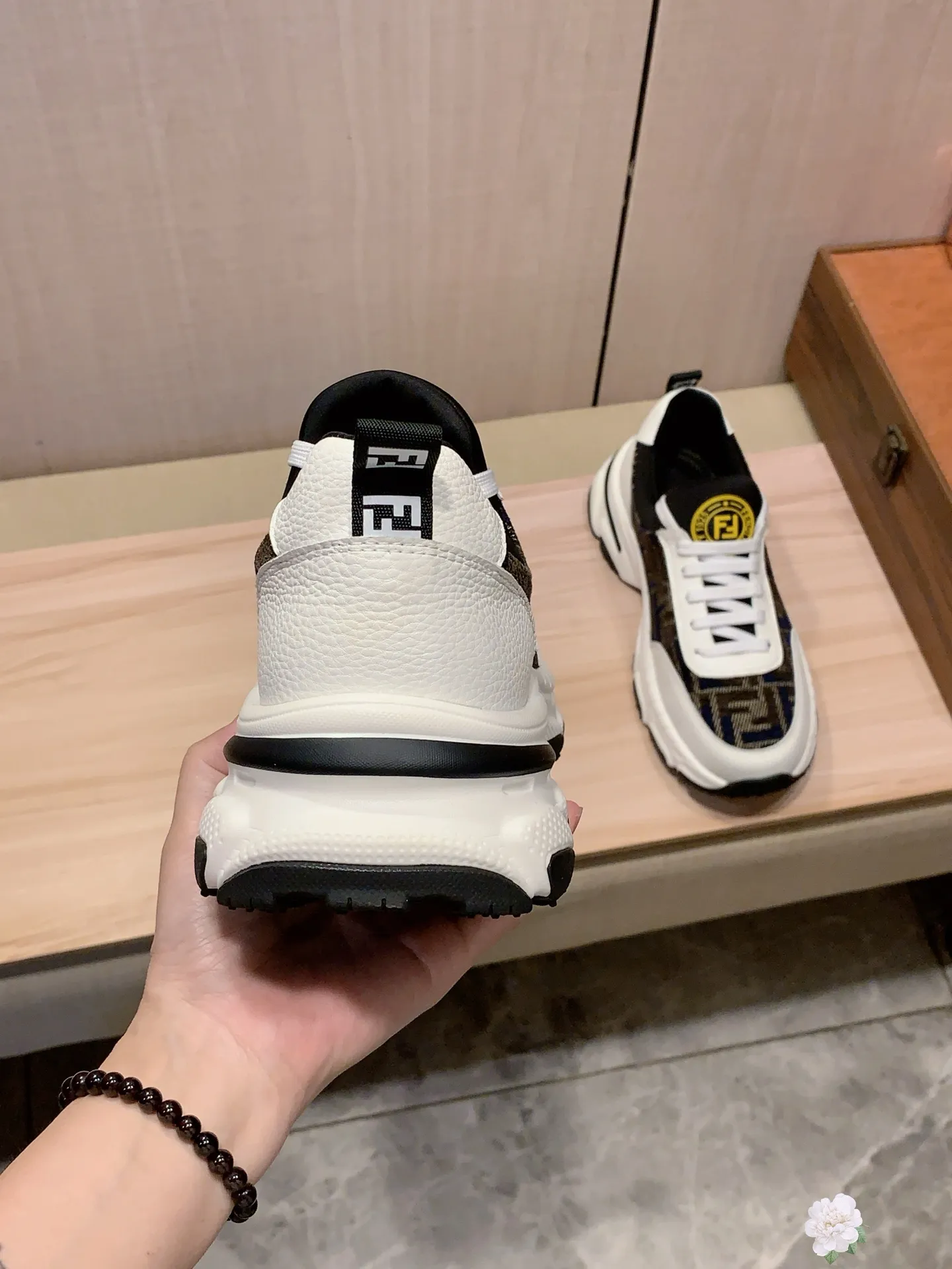 Men's men's shoes💰460💰💰🎩🎩[Lightning][Lightning] "FENDI*" The latest and most popular casual shoes, top brand [Seduce] luxury~purchase, top~quality. [Strong] The upper is made of imported breathable cowhide with material ➕ breathable sheepskin feet (•) and fine workmanship. The original stylish and stylish soft rubber wear-resistant and non-slip outsole is light and comfortable on the feet. The real thing looks better when photographed in person. 111: code: 38-44, 3️⃣ colors selected